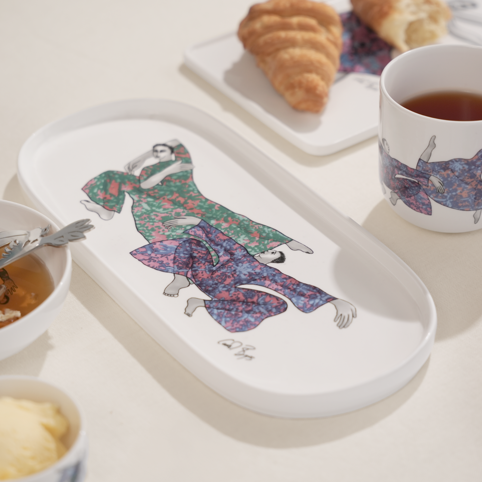 PLATTER OVAL - dancing girls