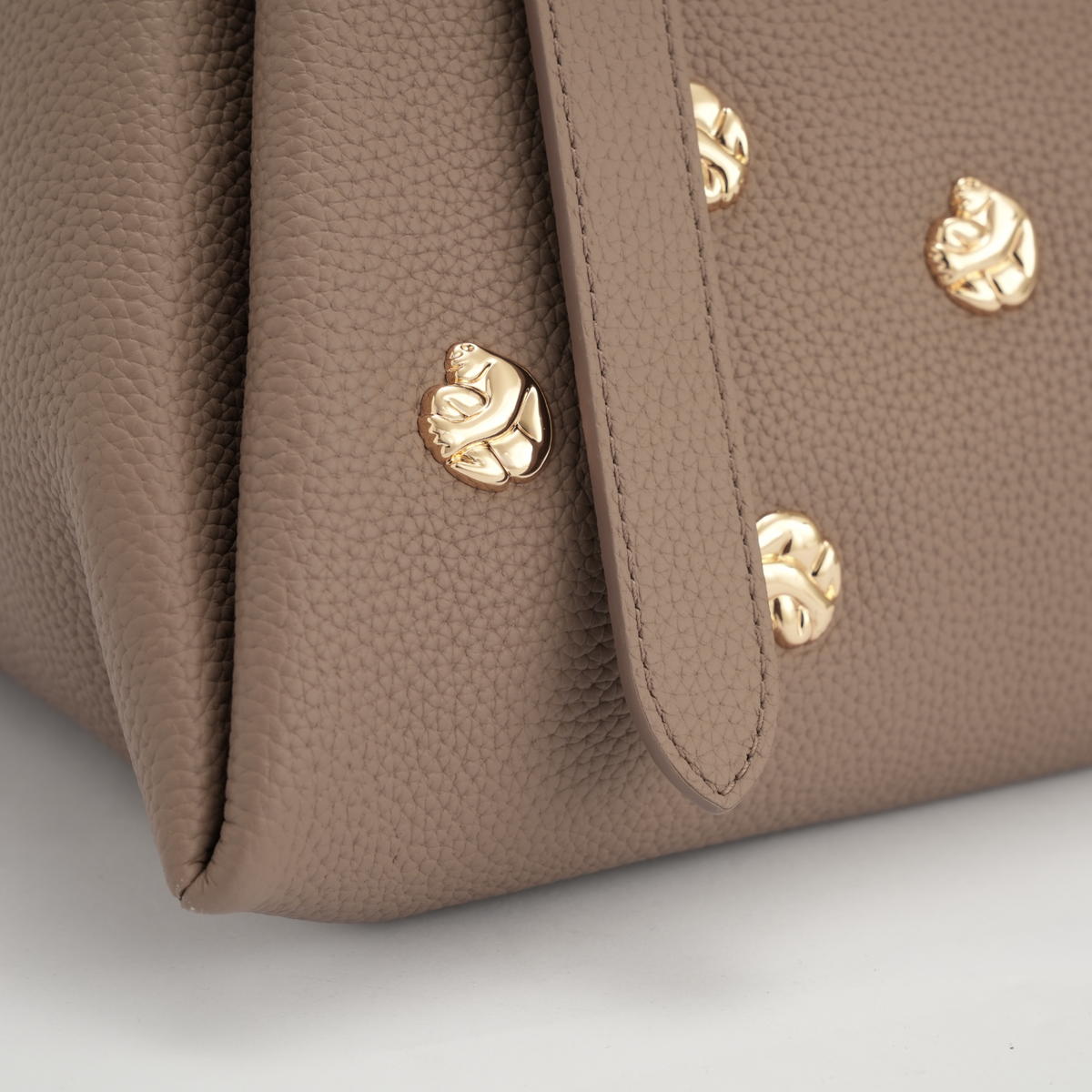 STUDDED SLOUCH BAG - cradle - taupe