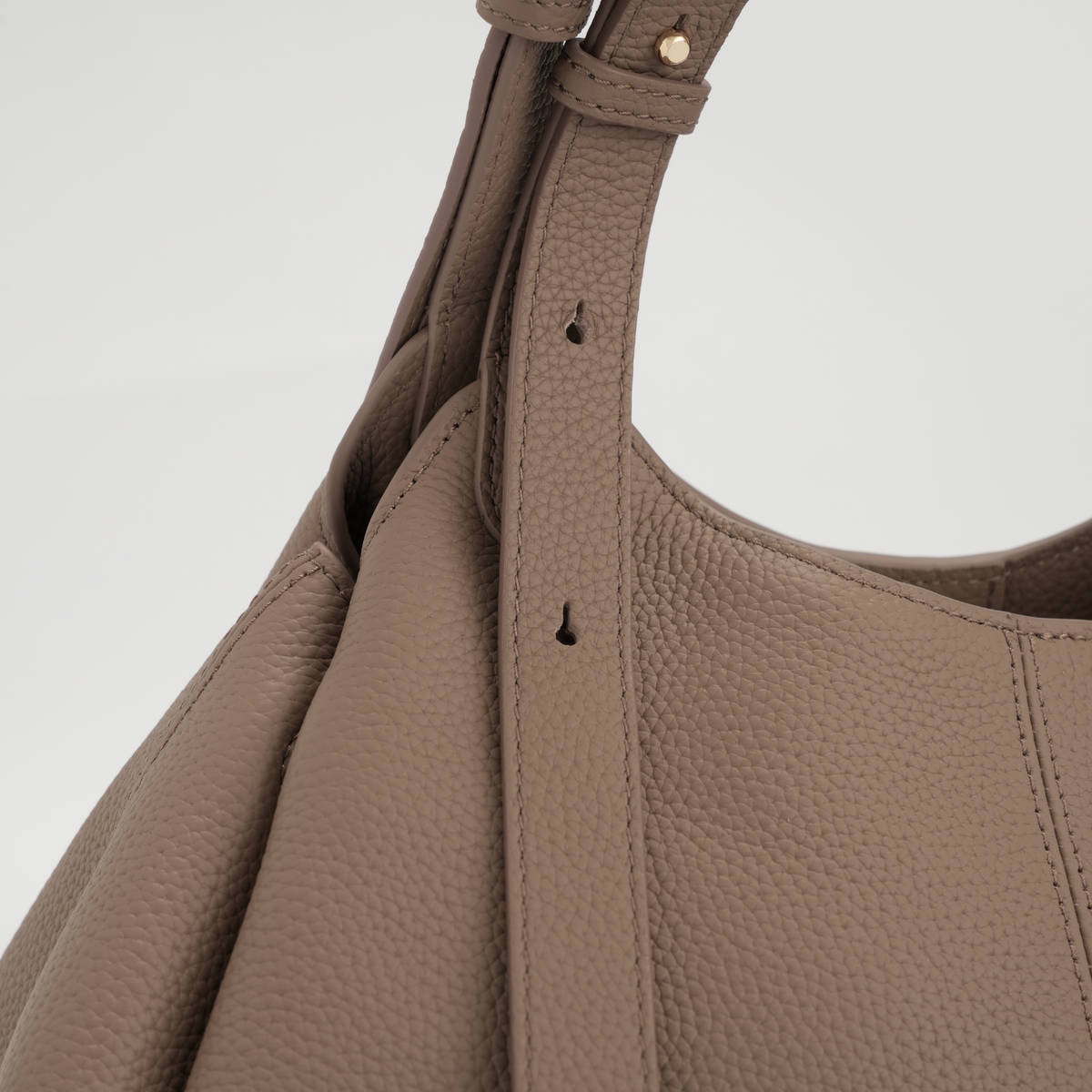 STUDDED SLOUCH BAG - cradle - taupe
